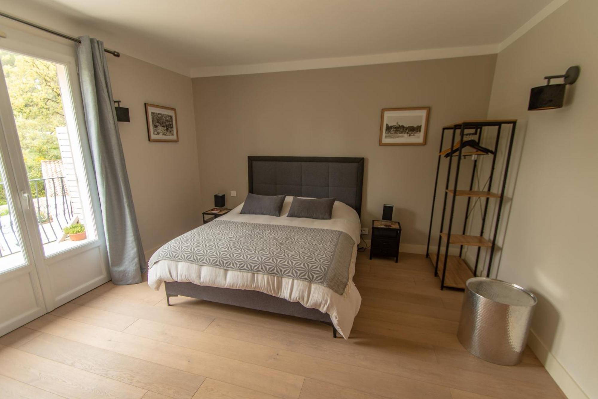 Le Repos Du Keyrie Hotel Saint-Marc-Jaumegarde Room photo